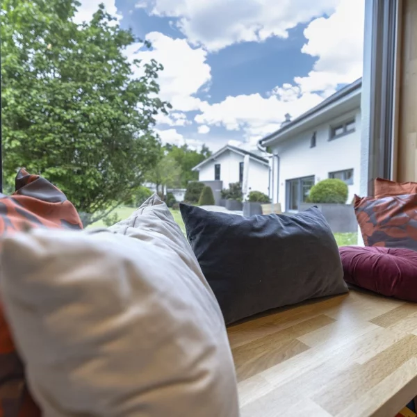 Viel Licht durch viel Glas im Haus ! Geniale Wohnlandschaft - sehen sie selbst ! Mit Grundstück berechnet !