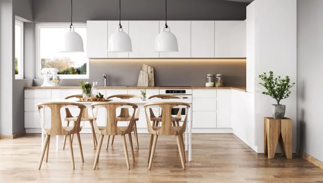 immobilie456429-wohnzimmer-mit-sofa-und-sesseln-g