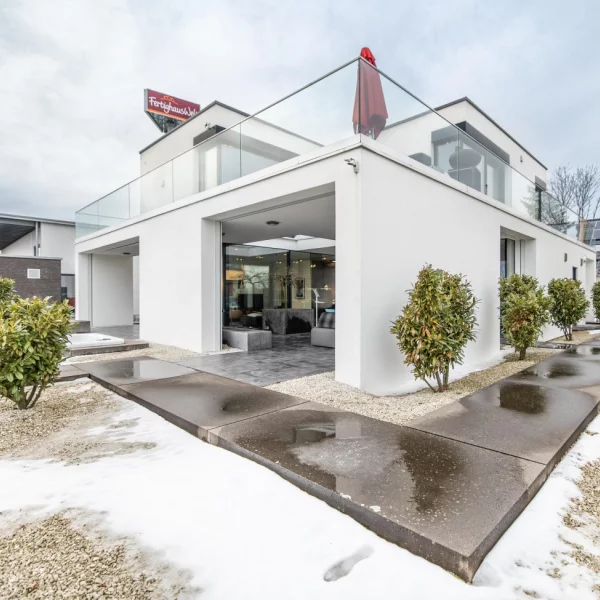 Dieses Haus mit Freiraum und viel Lichtfläche für ihr neues Leben ! Mit einem Grundstück berechnet !